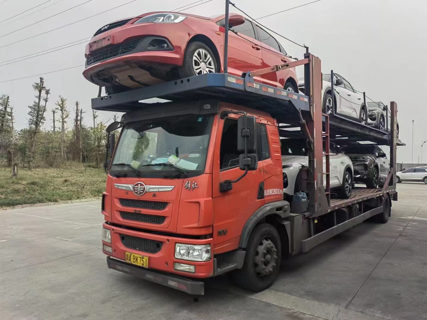 近日，新疆轎車運(yùn)輸安全問題備受關(guān)注，四川車主也開始密切關(guān)注這一話題。本文將就新疆轎車運(yùn)輸安全隱患進(jìn)行調(diào)查，分析四川車主關(guān)注度上升的原因。